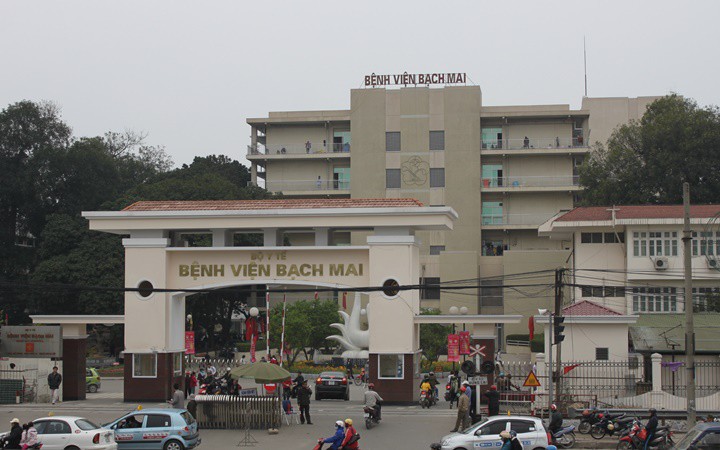 Bệnh viện Bạch Mai, nơi có lưu lượng người khám và chữa bệnh lớn nhất Hà Nội. Ảnh: KT