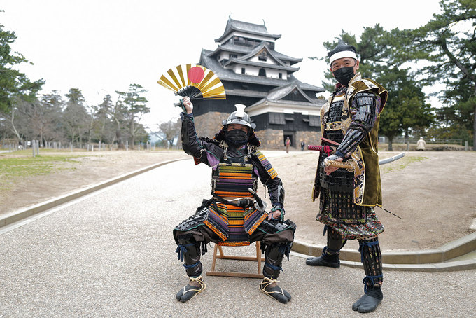 Hình ảnh biểu tượng xuất hiện bên lối vào là võ sĩ Samurai, đây được xem là những “quý tộc” trong quân đội Nhật Bản xưa. Những võ sĩ Samurai đầu tiên xuất hiện từ thời trung cổ ở Nhật Bản. Tinh thần võ sĩ đạo là giá trị vô hình để lại trong đời sống văn hóa truyền thống Nhật Bản.