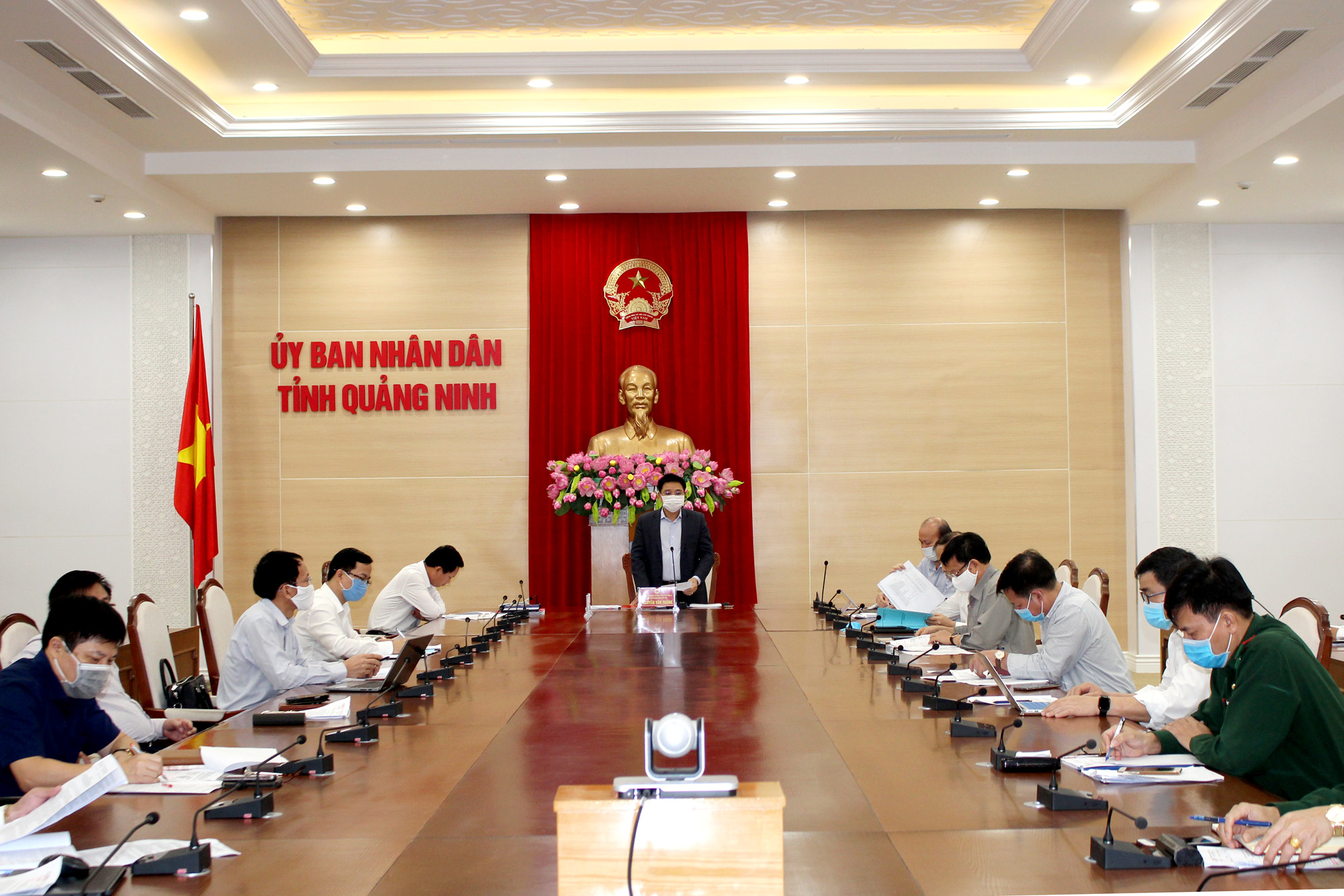 Đồng chí Nguyễn Văn Thắng, Chủ tịch UBND tỉnh, chủ trì cuộc họp.