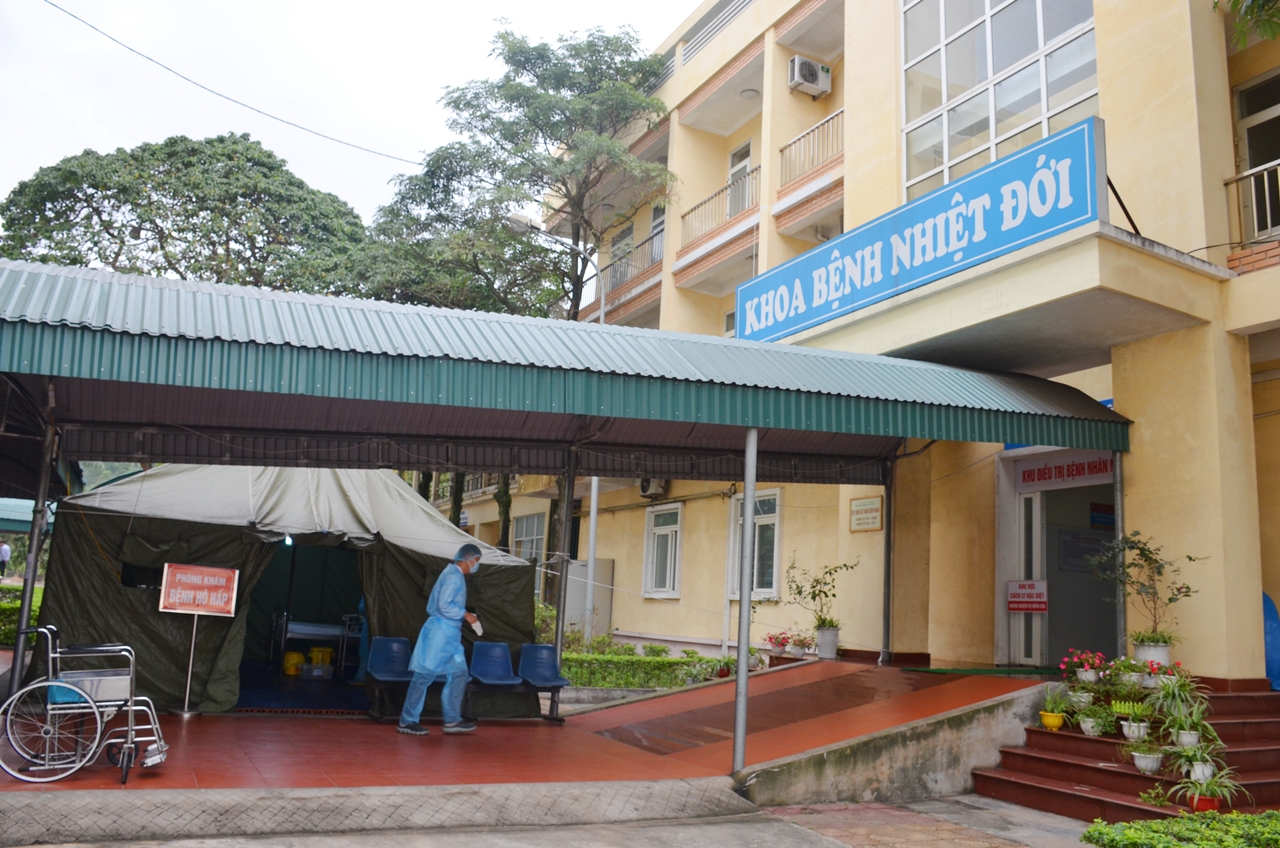Khu vực Khoa Bệnh nhiệt đới được bố trí 29 giường bệnh phục vụ điều trị bệnh nhân nhiễm Covid-19 (nếu có).