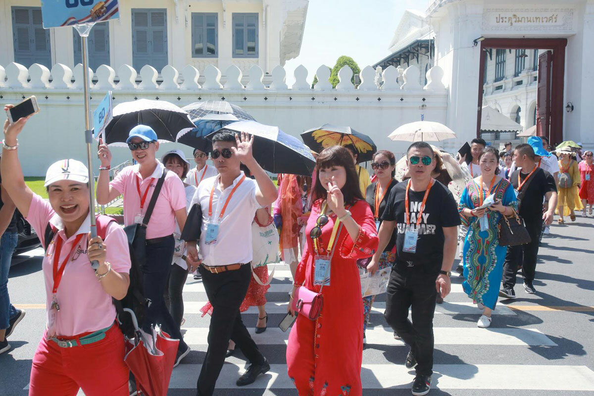 Khách Trung Quốc đến thăm Hoàng Cung ở Bangkok năm 2018. Ảnh: Bangkok Post.