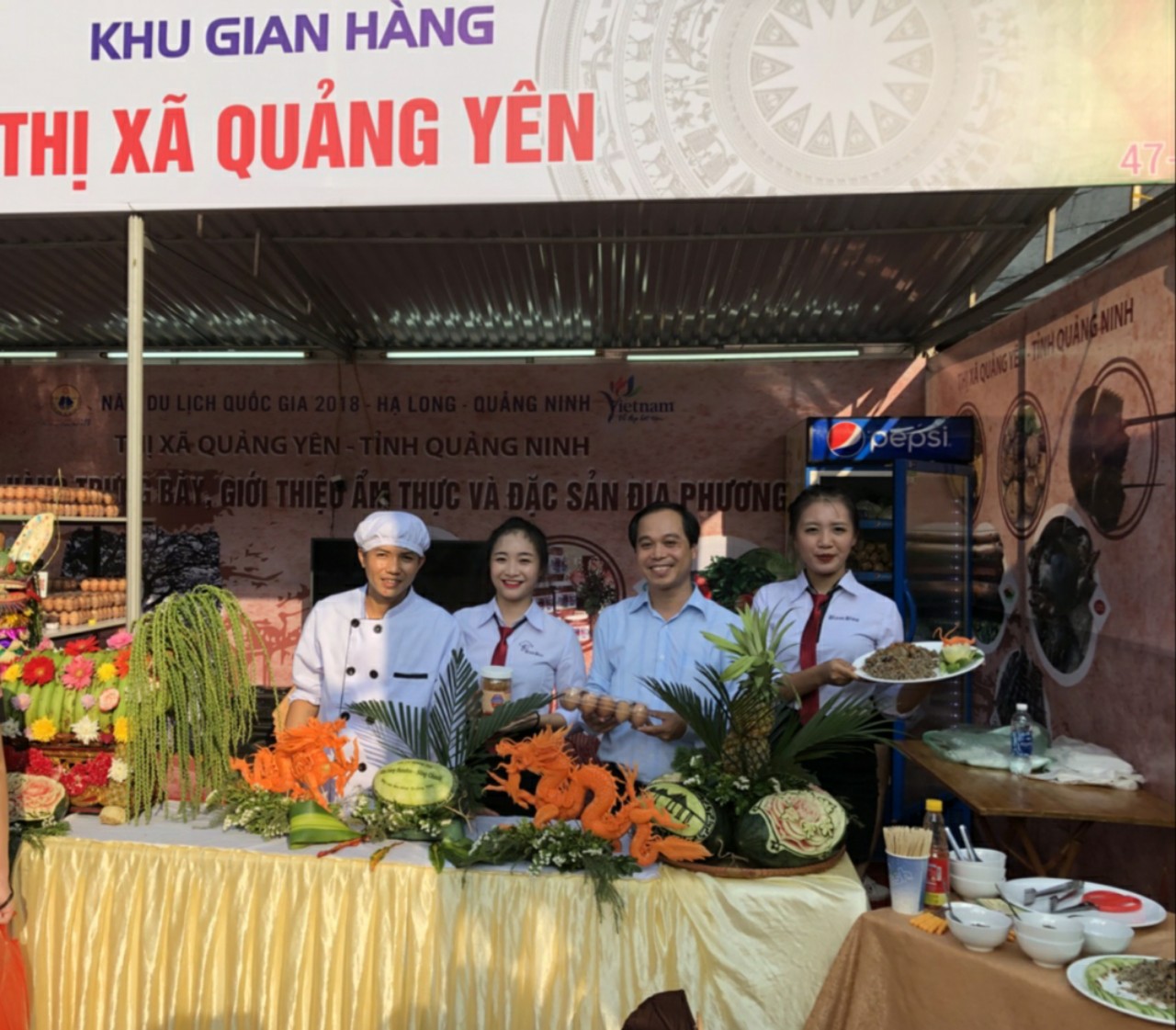   Gian hàng ẩm thực của TX Quảng Yên tại Liên hoan ẩm thực toàn quốc - Quảng Ninh năm 2018.