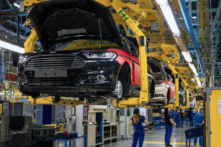 Hôm 17/3, Ford thông báo tạm dừng toàn bộ dây chuyền sản xuất ô tô tại châu Âu bắt đầu từ 19/3.