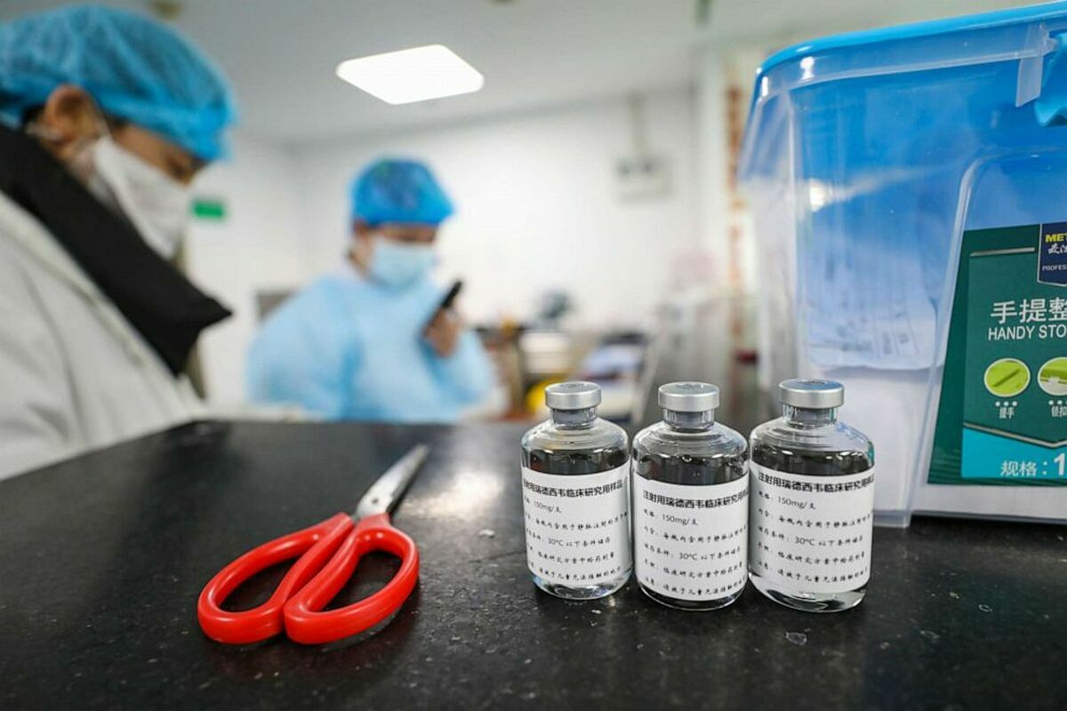 Thuốc Remdesivir được sử dụng thử nghiệm trong một bệnh viện ở Vũ Hán ngày 12/2. Ảnh: Newscom