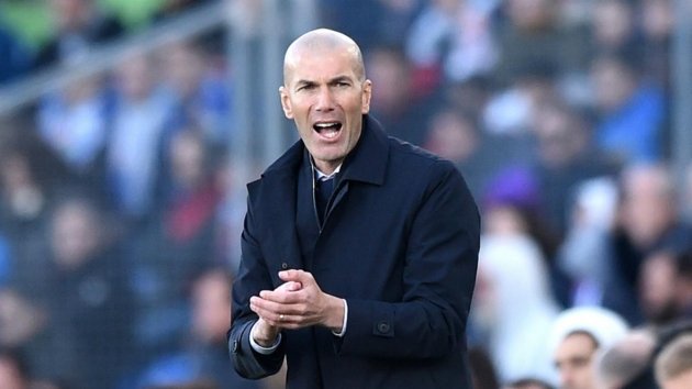  Thương vụ Van de Beek phụ thuộc vào Zidane.