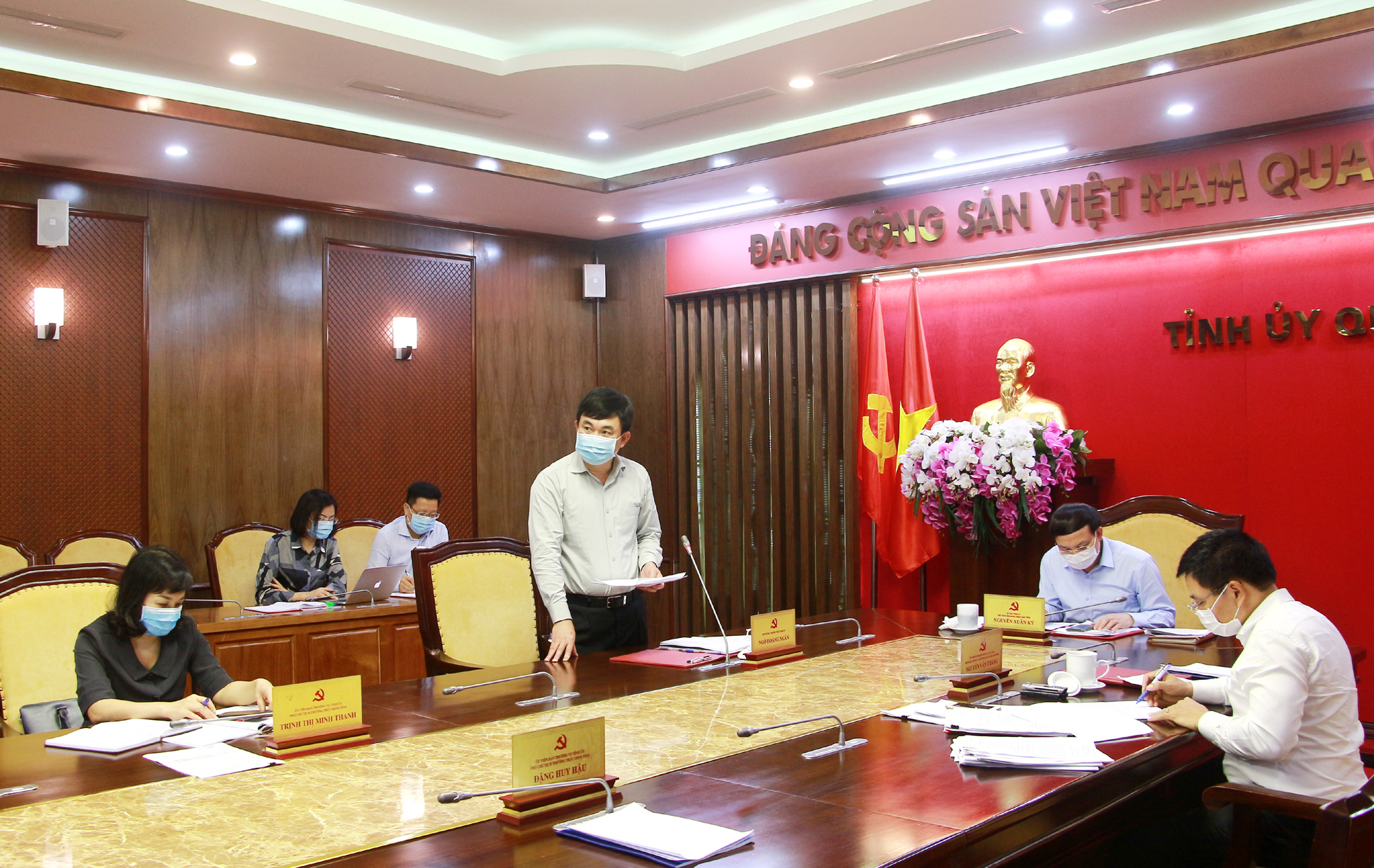 Đồng chí Ngô Hoàng Ngân, Phó Bí thư Thường trực Tỉnh ủy, phát biểu tại buổi làm việc.