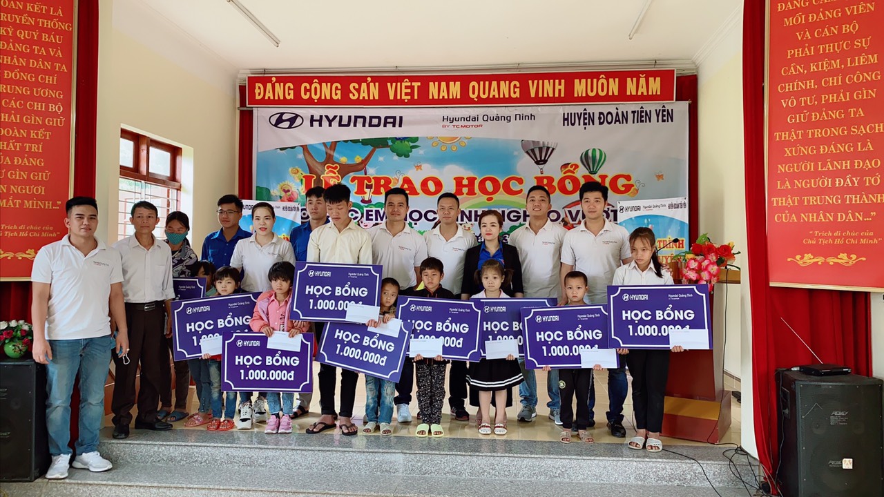 Nhằm hướng tới những hoạt động thiện nguyện vì cộng đồng, đại diện Đại lý Hyundai Quảng Ninh đã trao tặng 10 suất học bổng các em học sinh nghèo vượt khó của xã Phong Dụ và Hà Lâu, huyện Tiên Yên.