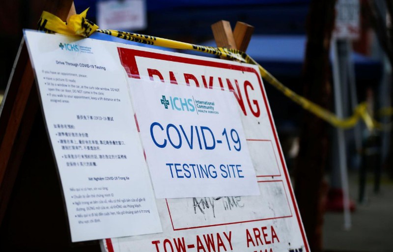 Biển báo khu vực xét nghiệm SARS-CoV-2 tại Washington, Mỹ. Ảnh: Reuters
