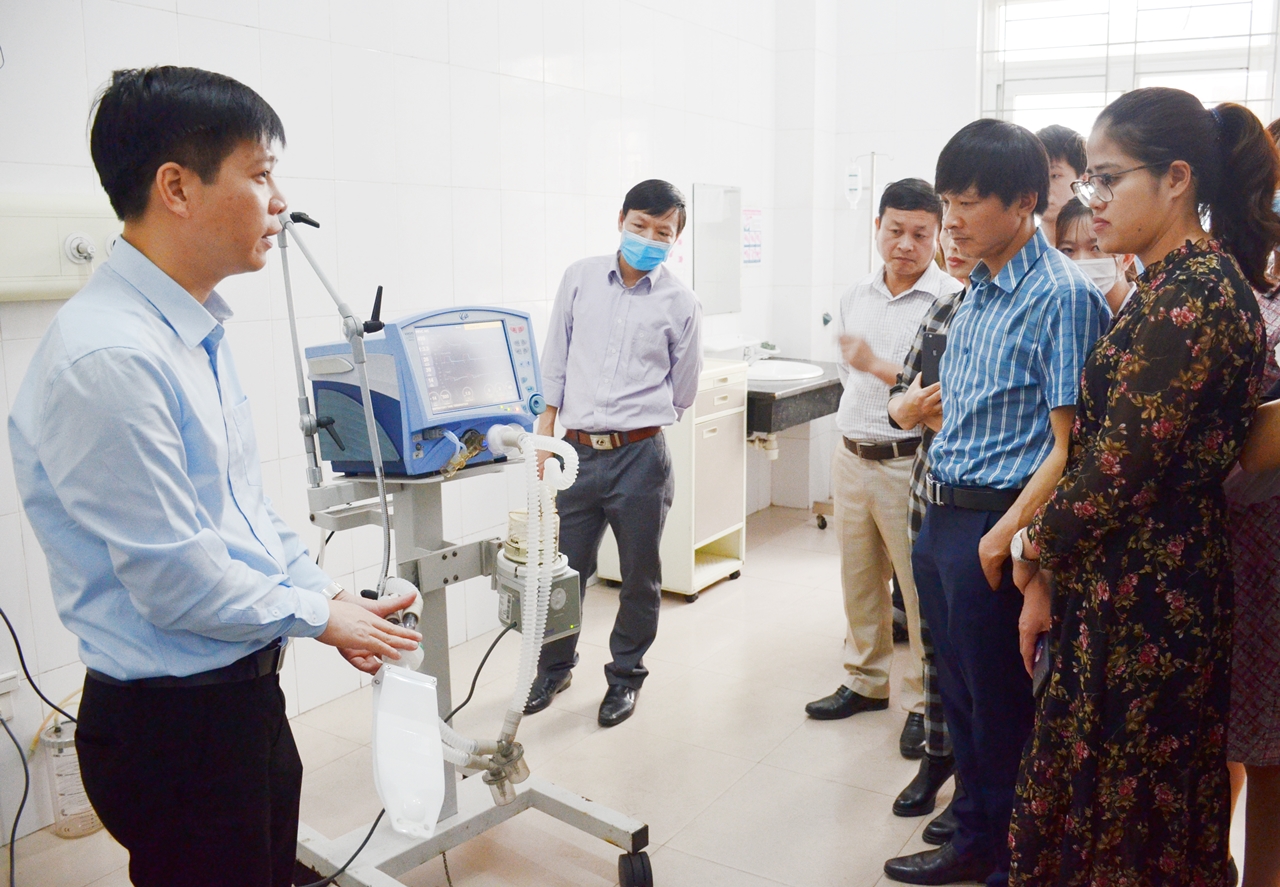 Sở Y tế tổ chức lớp đào tạo sử dụng máy thở và công tác kiểm soát nhiễm khuẩn cho cán bộ y tế cơ sở.