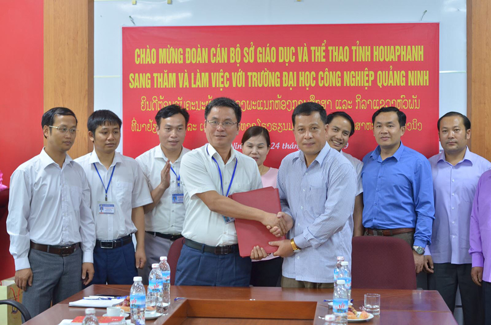 Đoàn cán bộ Sở Giáo dục và Thể thao tỉnh Houaphanh, Lào, sang thăm, làm việc với Trường ĐH Công nghiệp Quảng Ninh.