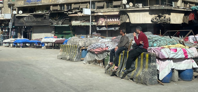 Cảnh đìu hiu hiếm thấy ở khu chợ đông đúc nhất Ai Cập ở Attaba trong mùa dịch Covid- 19.