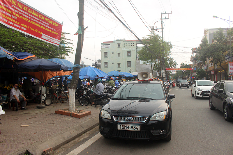 Tổ chức tuyên truyền lưu động tại các khu vực Chợ, cửa hàng kinh doanh thương mại trên địa bàn Thị xã. 