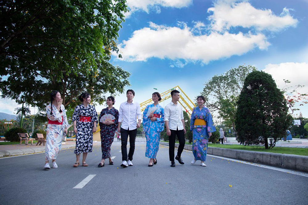 Sinh viên Trường ĐH Hạ Long mặc trang phục truyền thống của Nhật Bản thể hiện sự yêu thích văn hóa đất nước này. 