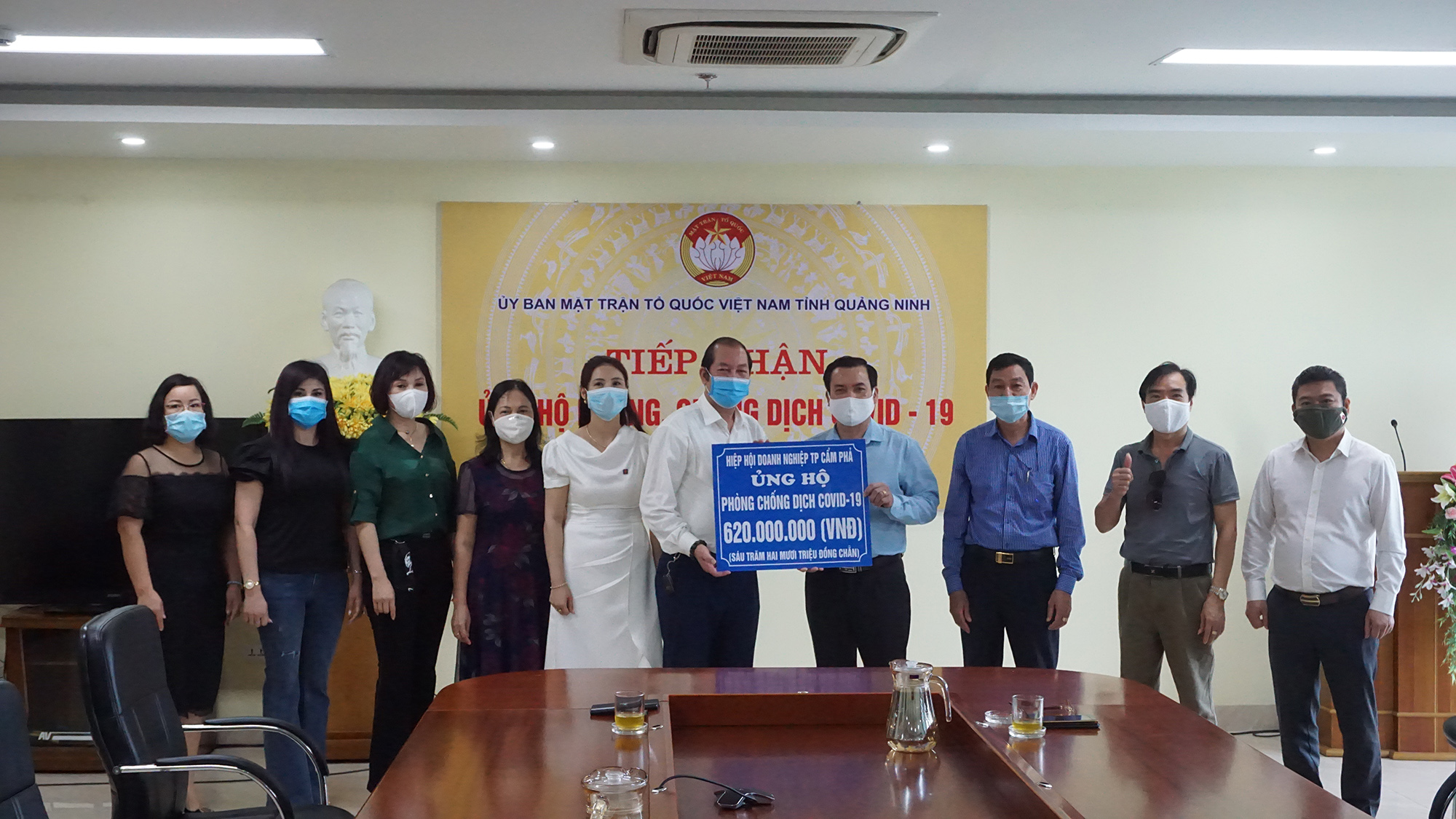 Ngày 30/3,Ủy ban mặt trận tổ quốc tỉnh Quảng Ninh (MTTQ) đã tiếp nhận số tiền 620 triệu đồng ủng hộ phòng chống dịch Covid-19 từ Hiệp hội doanh nghiệp TP Cẩm Phả.