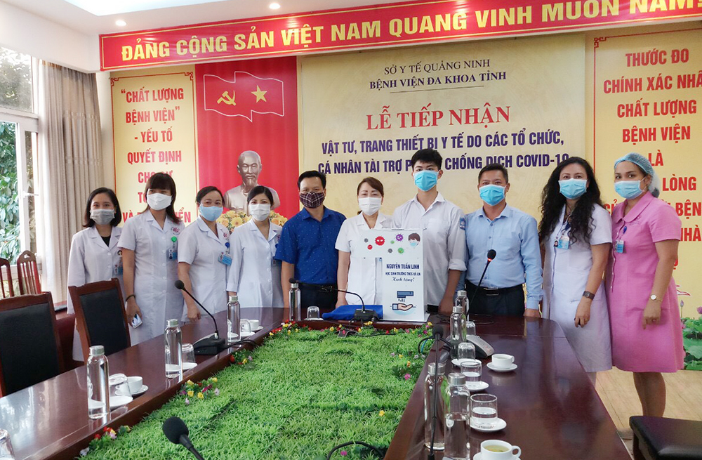 Em Nguyễn Nguyễn Tuấn Linh, học sinh lớp 9A, Trường THCS Hà An, TX Quảng Yên đã chế tạo thành công máy sát khuẩn tự động và đã tặng được 2 chiếc cho 2 đơn vị là: Trung tâm Y tế TX Quảng Yên và Bệnh viện Đa khoa tỉnh.