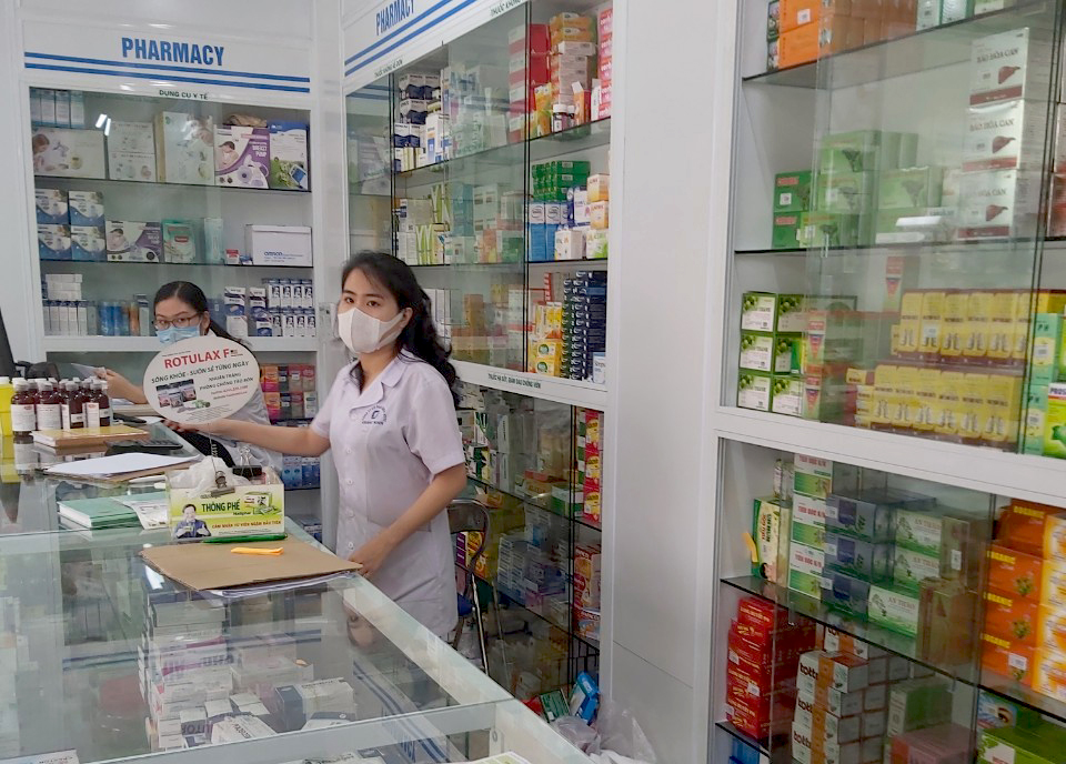 Quầy thuốc Trung tâm của Công ty CP Dược Vật tư y tế Quảng Ninh đảm bảo các loại nước rửa tay nhanh, nước súc miệng phòng chống dịch bệnh.