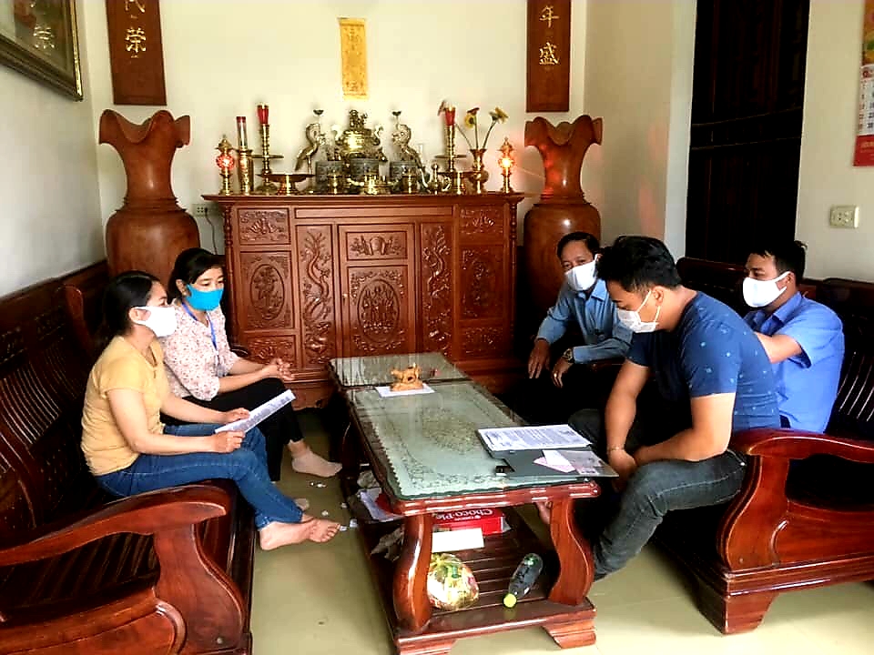 Một hộ gia đình tại phường Minh Thành vui vẻ đồng ý hoãn tổ chức đám cưới để chung tay chống dịch Covid-19. Ảnh: Phạm Tuyết (Trung tâm TT-VH Quảng Yên)
