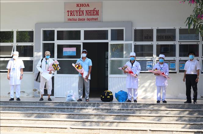 Hai bệnh nhân số 61, 67 ở Ninh Thuận chính thức được xuất viện.