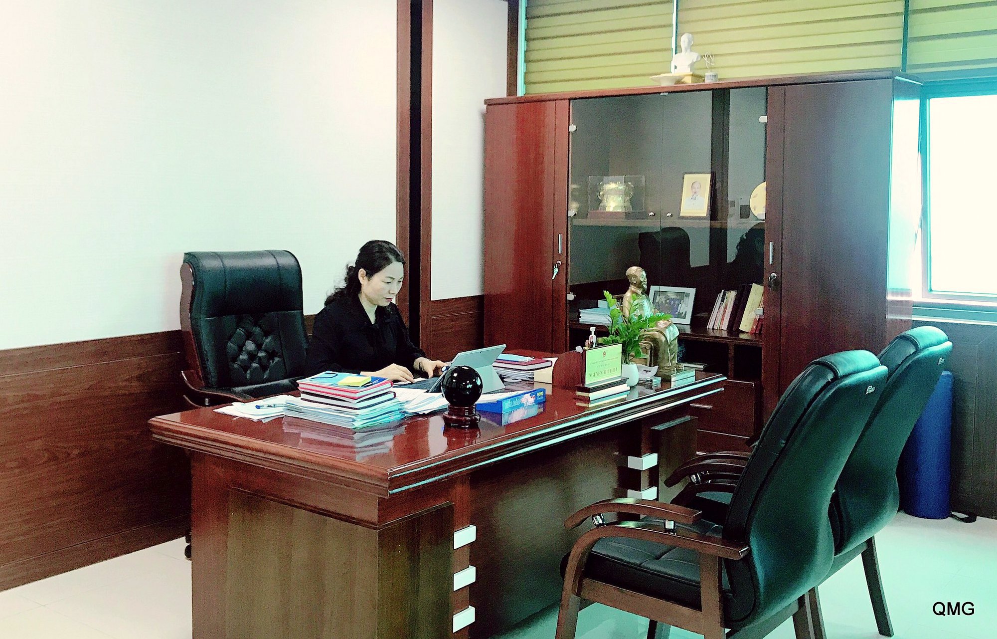 Giám đốc Sở GD&ĐT tỉnh thường trực tại văn phòng cơ quan, điều hành hoạt động của Sở qua hệ thống CNTT.