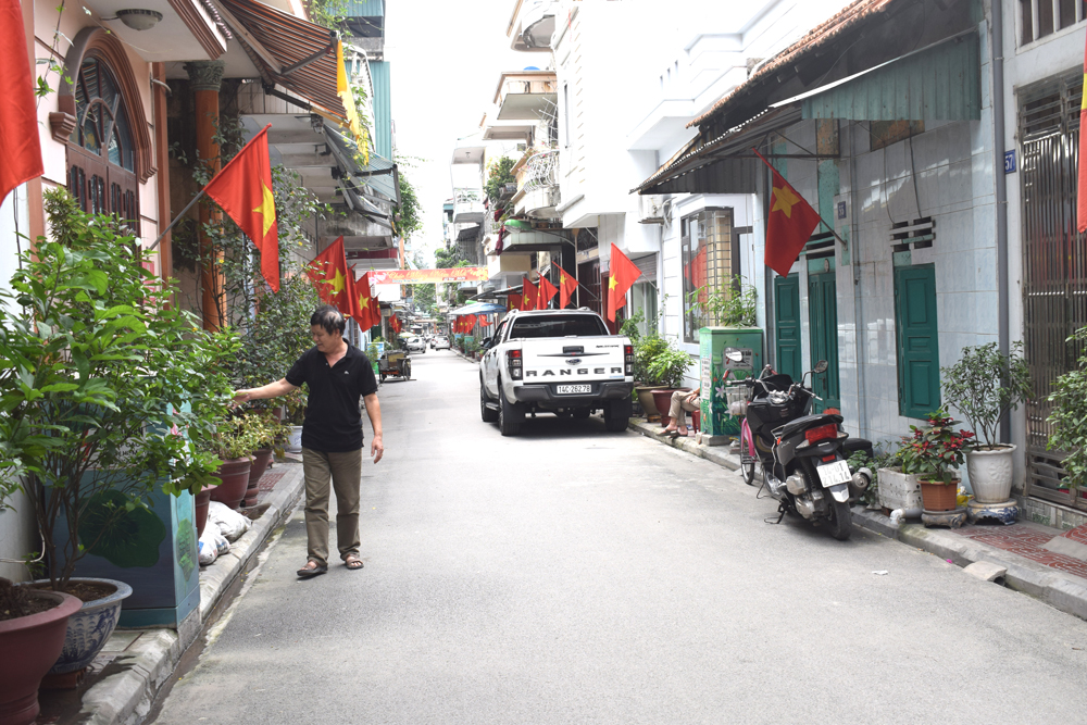 Khu phố Minh Khai phường Cẩm Tây là khu phố thực hiện trồng hoa bên đường đầu tiên của TP Cẩm Phả.