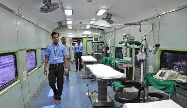 Thiết bị y tế trong tàu hỏa tại Ấn Độ. Ảnh: RT