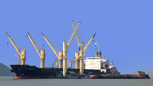Cảng Cẩm Phả được đầu tư đồng bộ, hiện đại đủ năng lực phục vụ các tàu tải trọng lớn trong nước và quốc tế 