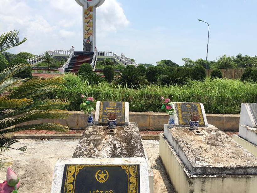 Phần mộ liệt sĩ Hà Quang Vóc tại Nghĩa trang liệt sĩ huyện Đầm Hà.