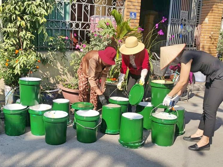 Phụ nữ phường Quang Hanh (TP Cẩm Phả) thực hiện hiệu quả mô hình thùng rác tái chế