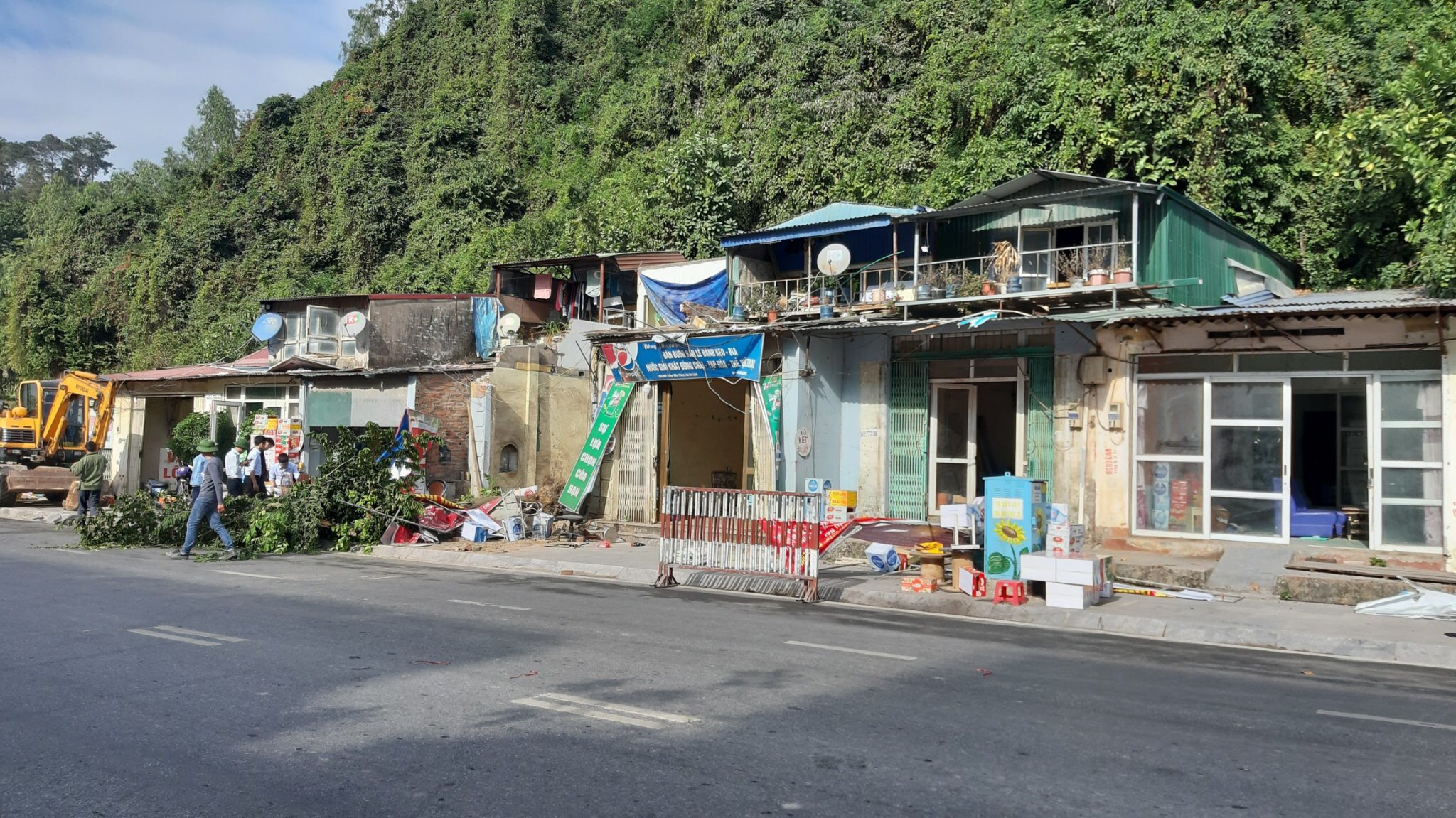 UBND TP Hạ Long tổ chức cưỡng chế để GPMB đối với 7 hộ dân, trong đó có hộ ông Vũ Tùng Giang, ngày 16/12/2019.
