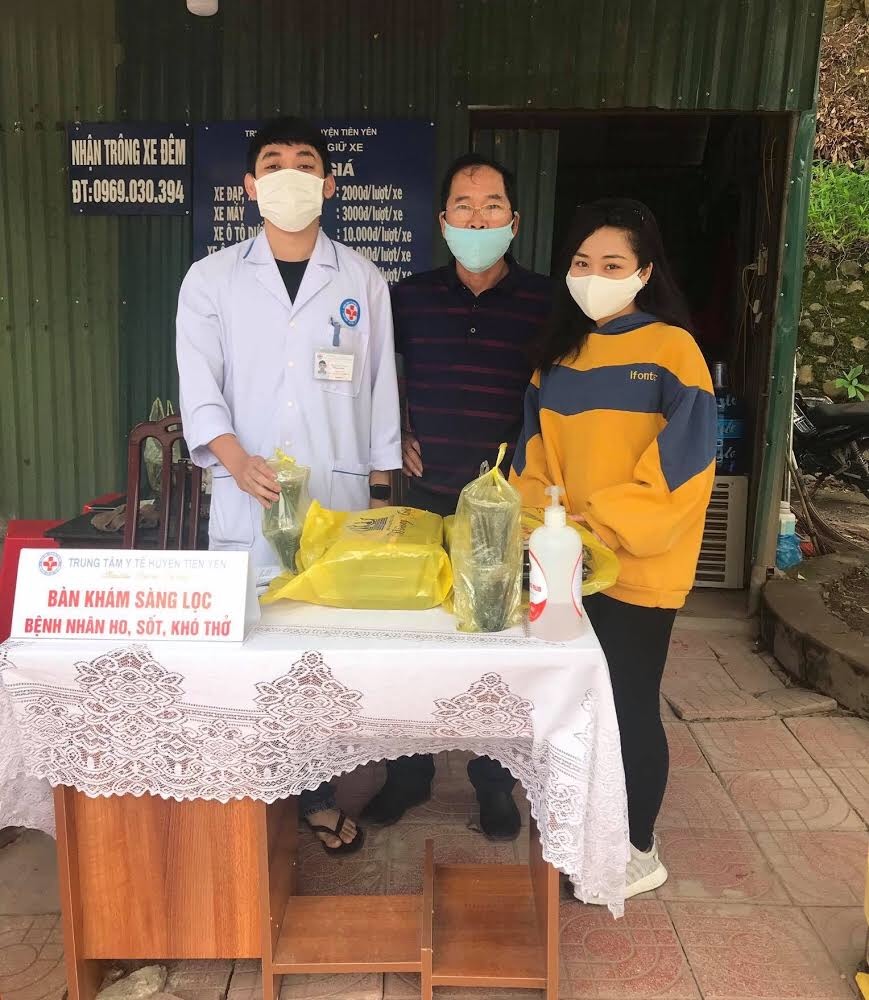 Nhà hàng Hoàng Gia thị trấn Tiên Yên hỗ trợ các suất ăn cho chốt kiểm dịch của TTYT huyện Tiên Yên trong suốt thời gian phòng, chống dịch 