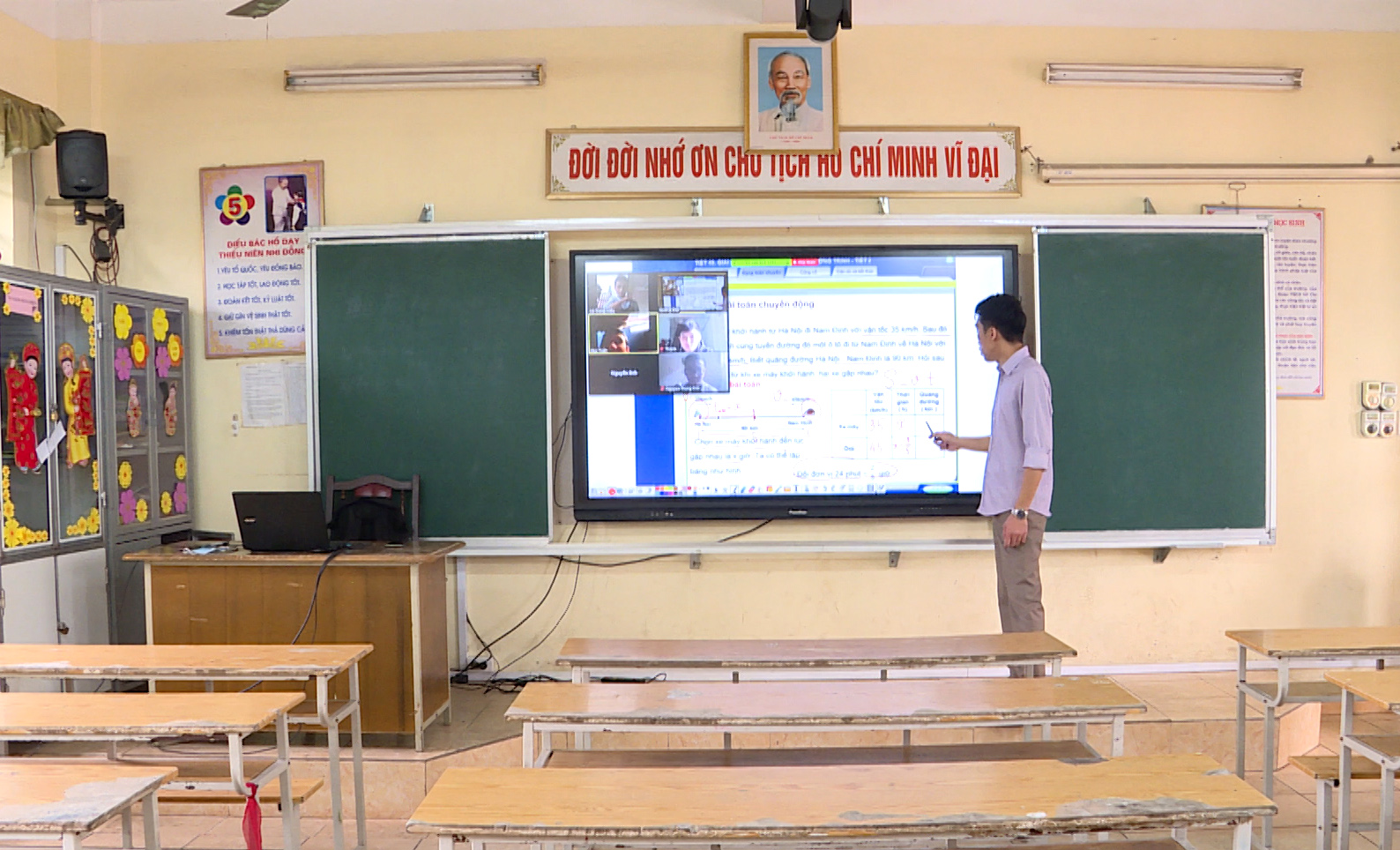 Buổi dạy học trực tuyến của Trường THCS Trần Quốc Toản (TP Hạ Long) ngày 6/4/2020.