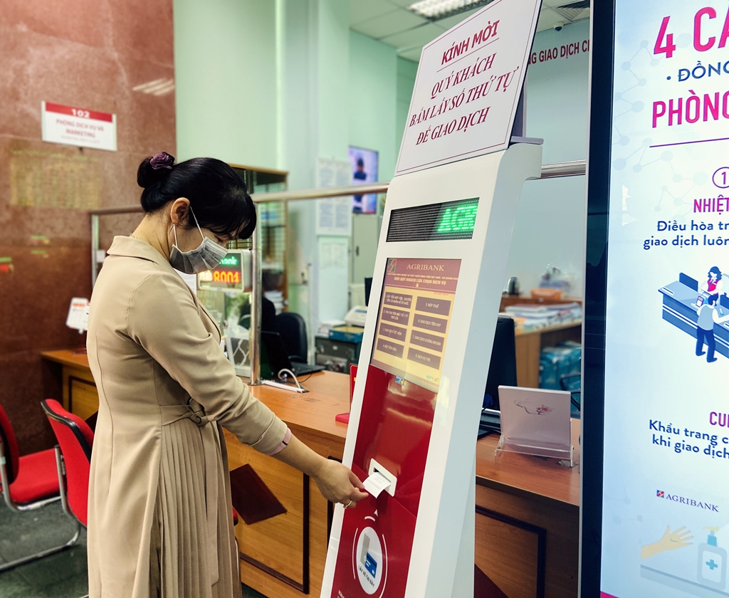 Ngân hàng Agribank Chi nhánh Quảng Ninh bố trí máy bấm số tự động