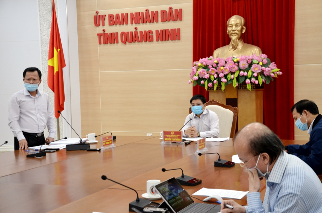 Đồng chí Cao Tường Huy, Phó Chủ tịch UBND tỉnh phát biểu tại cuộc họp.