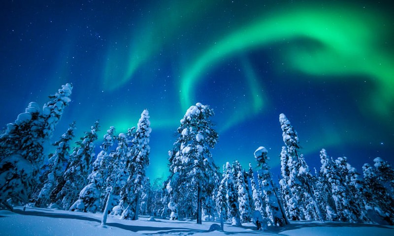 Cực quang: Cực quang là hiện tượng đặc trưng ở vùng cận cực, điển hình ở các nước như Scandinavia, Nga, Iceland, Greenland và Canada. Một loạt các video sẽ giúp bạn chiêm ngưỡng bữa tiệc ánh sáng rực rỡ với những hình ảnh 360 độ từ các nước khác nhau.
