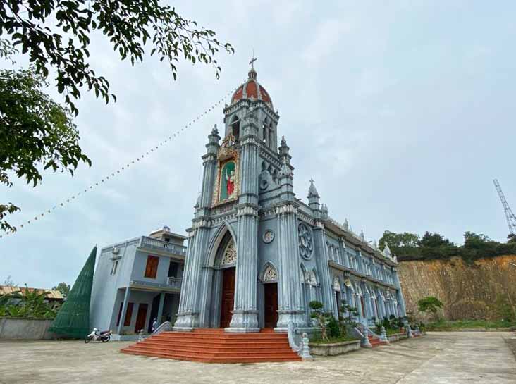 Các nhà thờ trên địa bàn huyện đã tạm dừng các hoạt động tập trung đông người theo Chỉ thị của Thủ tướng Chính phủ