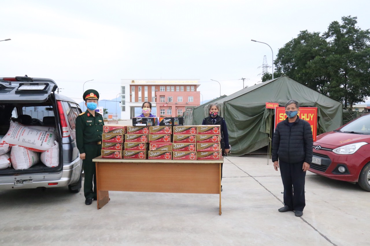 Trung tâm cách ly tập trung TX Đông Triều: Tiếp nhận 5 tạ gạo và 22 thùng mì tôm ủng hộ