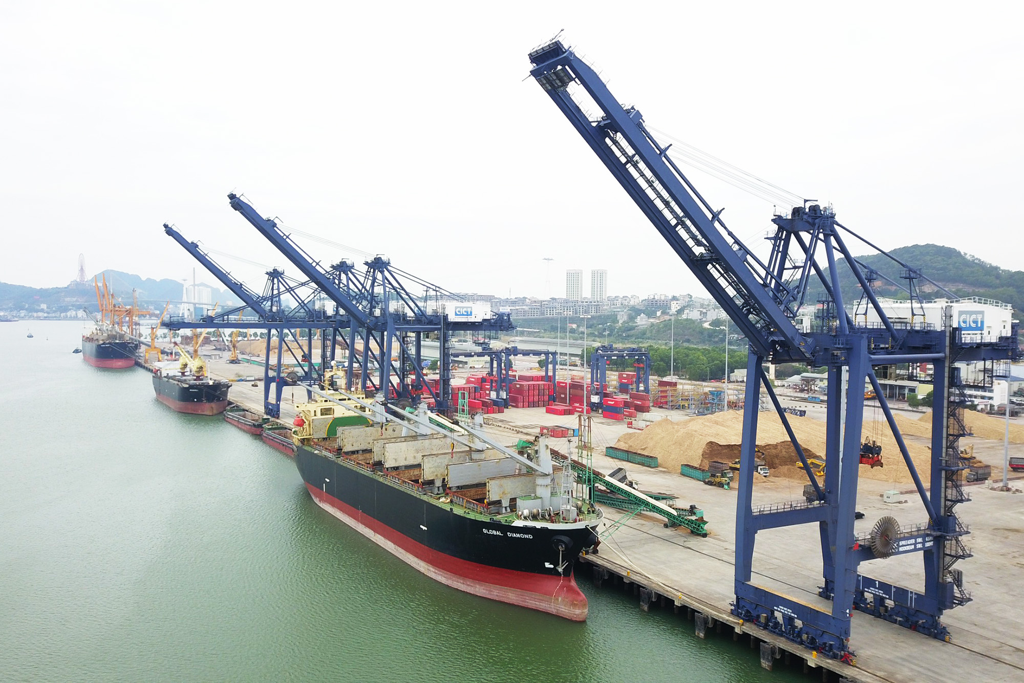 Sản lượng hàng hóa thông qua cảng của Quảng Ninh 2 tháng đầu năm 2020 tăng 15% so với cùng kỳ năm 2019.
