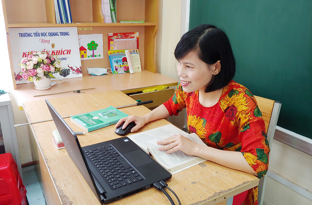 Việc tinh giản, điều chỉnh chương trình học kỳ II được cô Đào Thị Tuyết triển khai qua các tiết học trực tuyến.