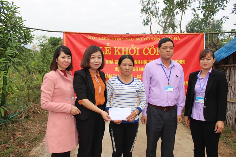 UBND huyện Đầm Hà cùng các tổ chức đoàn thể hỗ trợ xây dựng nhà ở cho chị Tằng Thị Múi