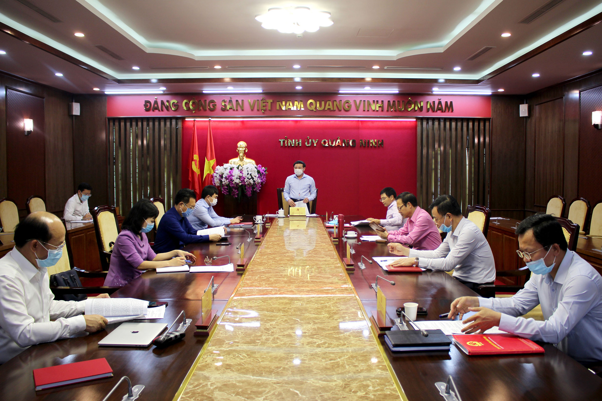 Đồng chí Nguyễn Xuân Ký, Bí thư Tỉnh ủy, Chủ tịch HĐND tỉnh, kêt luận cuộc họp.