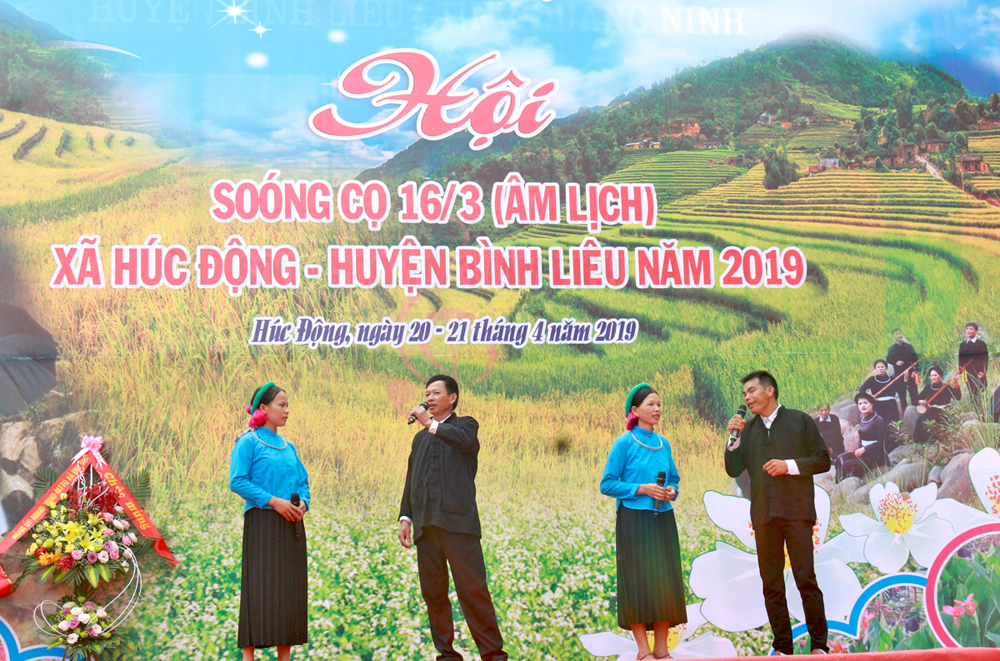 Hát soóng cọ tại Hội  soóng cọ xã Húc Động, huyện Bình Liêu năm 2019. Ảnh: La Lành (CTV)