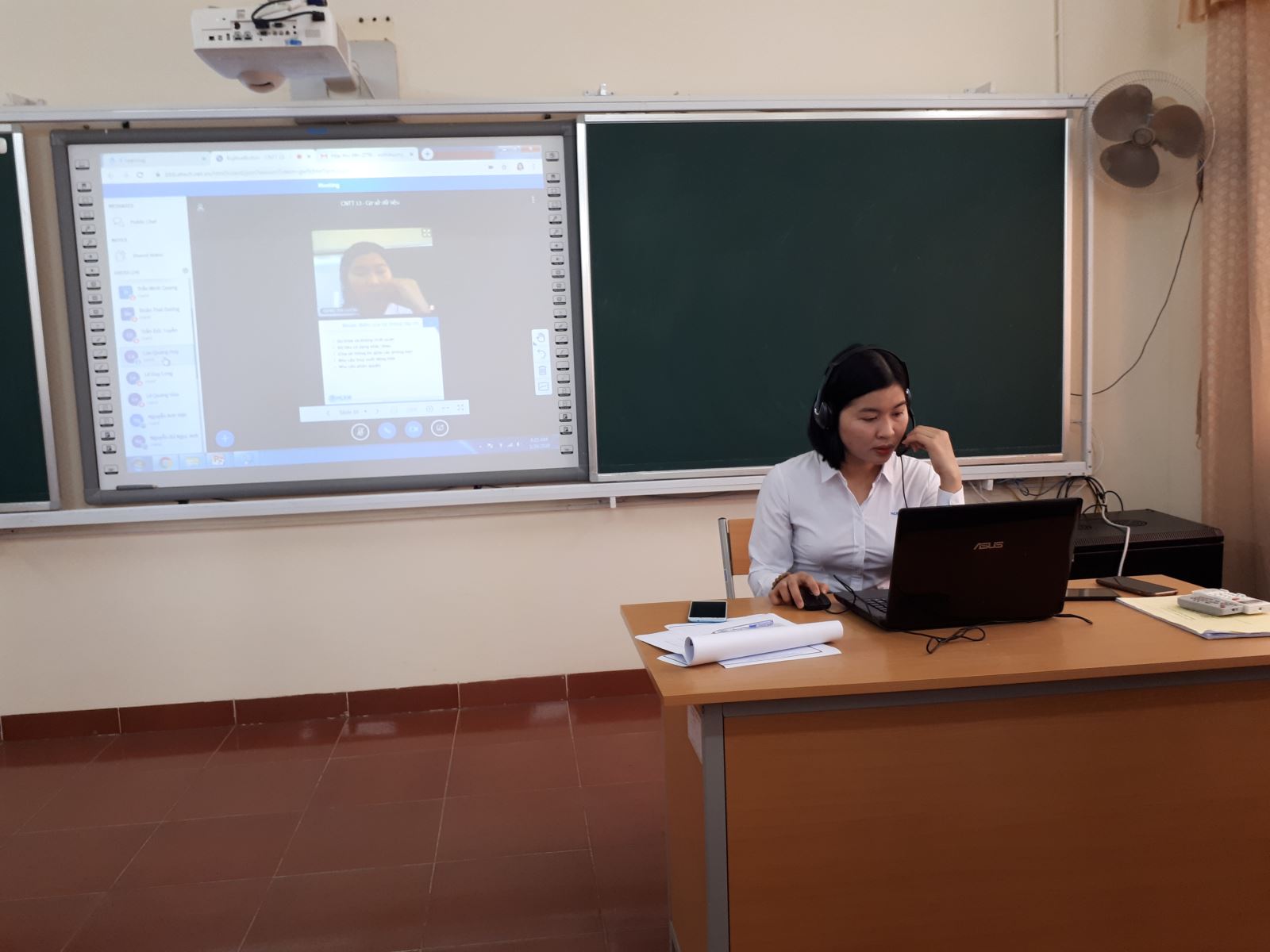 Dạy học trực tuyến tại trường Cao đẳng cơ điện Hà Nội.