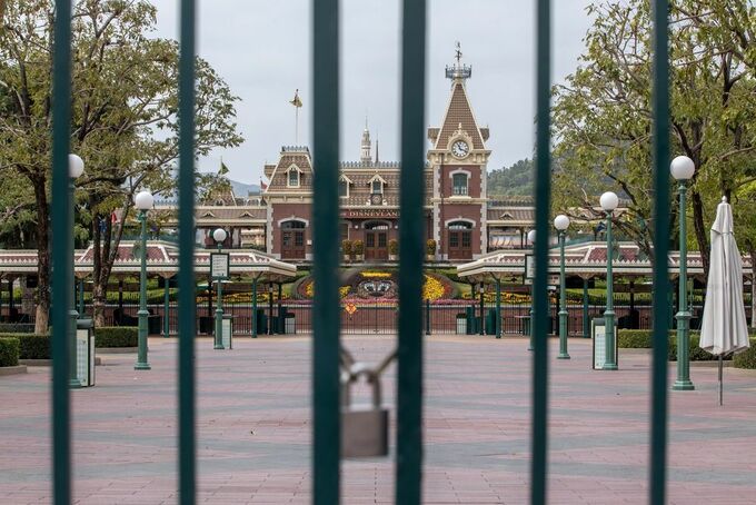 Disneyland Resort tại Hong Kong đóng cửa vì đại dịch. Ảnh: Paul Yeung/Bloomberg.