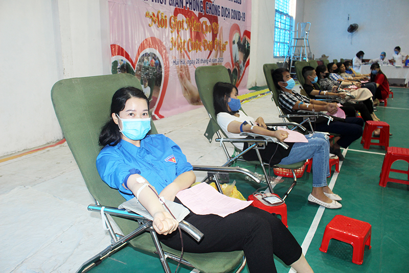 Đông đảo cán bộ, công chức, viên chức và các tầng lớp nhân dân tham gia hiến máu tình nguyện năm 2020.