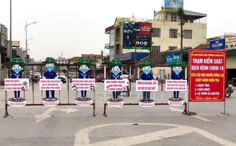 Mô hình banner tuyên truyền về phòng, chống dịch Covid-19 do Đoàn thanh niên phường Giếng Đáy (TP Hạ Long) thực hiện.