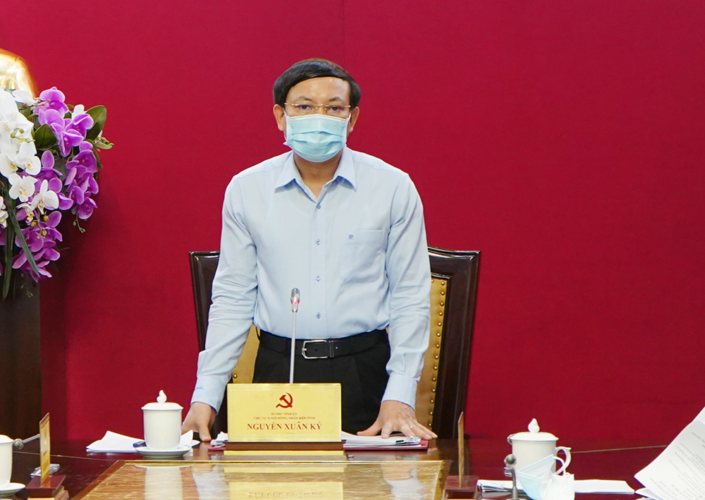 Bí thư Tỉnh ủy Nguyễn Xuân Ký kết luận cuộc họp.