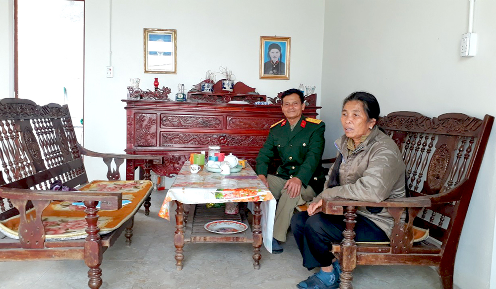 Ngôi nhà của gia đình ông Vũ Đình Mai (thương binh hạng ¾, thôn 2, xã Quảng La, TP Hạ Long) trước đây và nhà ở hiện nay sau khi được hỗ trợ xây mới từ nguồn Quỹ đền ơn đáp nghĩa của tỉnh vào năm 2019. Ảnh: Thu Nguyệt