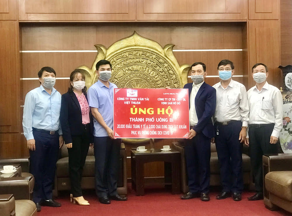 Các tổ chức, cá nhân trên địa bàn TP Uông Bí đều tích cực tham gia ủng hộ phòng chống dịch.
