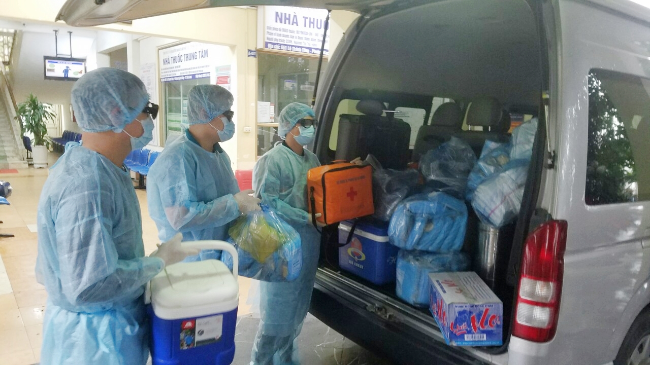 Đội đáp ứng nhanh CDC Quảng Ninh lên đường hỗ trợ công tác phòng chống dịch tại Móng Cái. Ảnh: Phạm Hiệp (CDC Quảng Ninh)