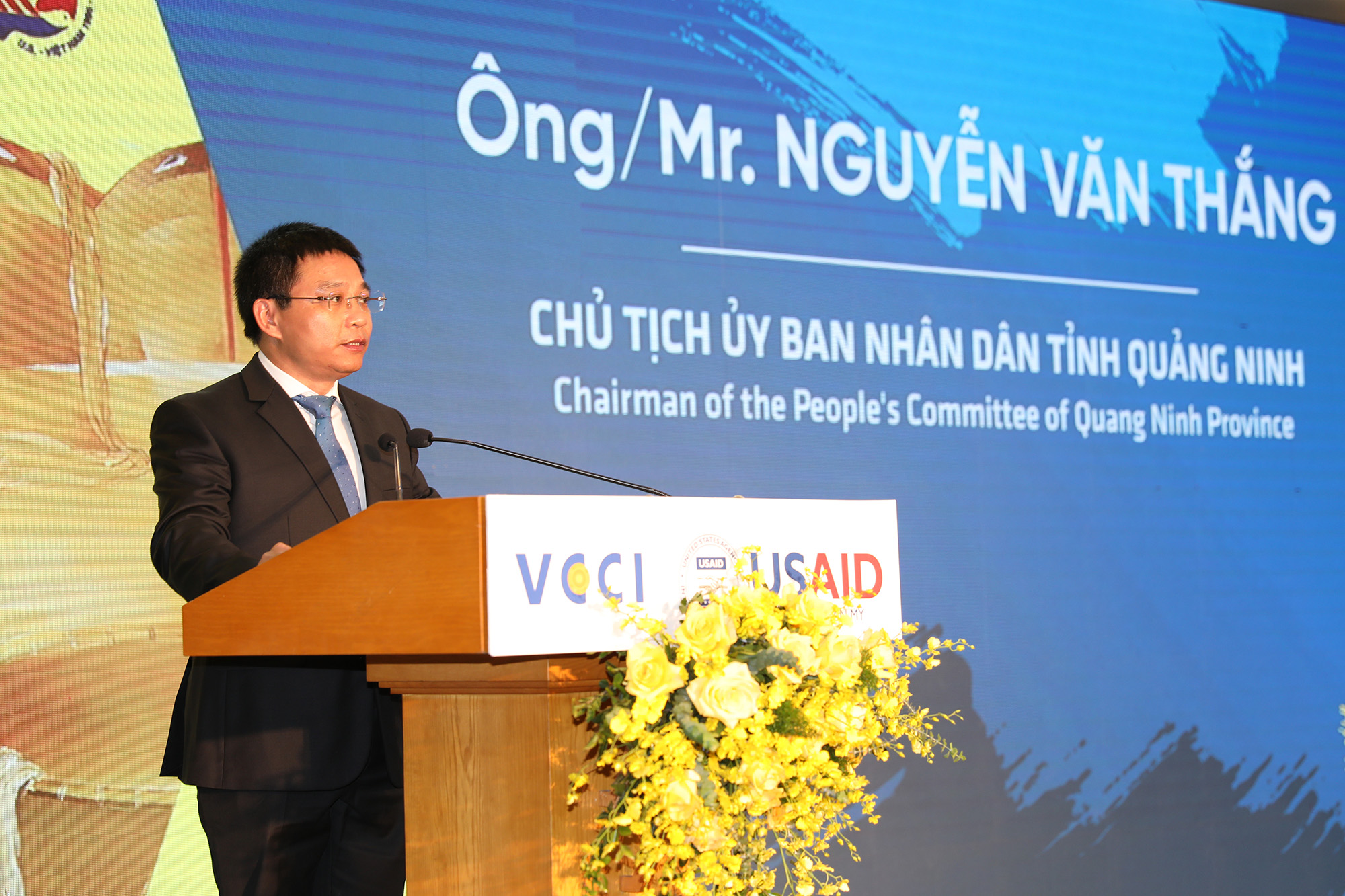 Đồng chí Nguyễn Văn Thắng, Phó Bí thư Tỉnh ủy, Chủ tịch UBND tỉnh phát biểu tại buổi lễ